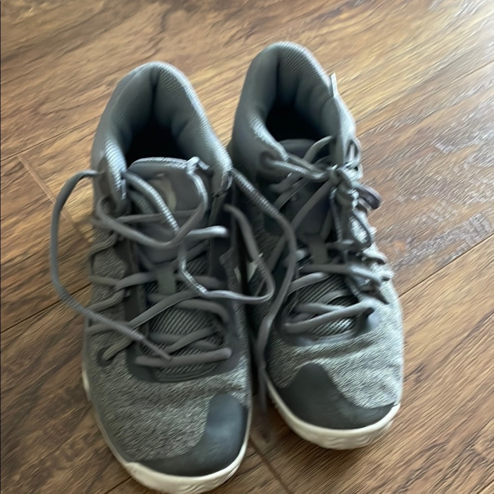 Nike Trey basketball sneakers